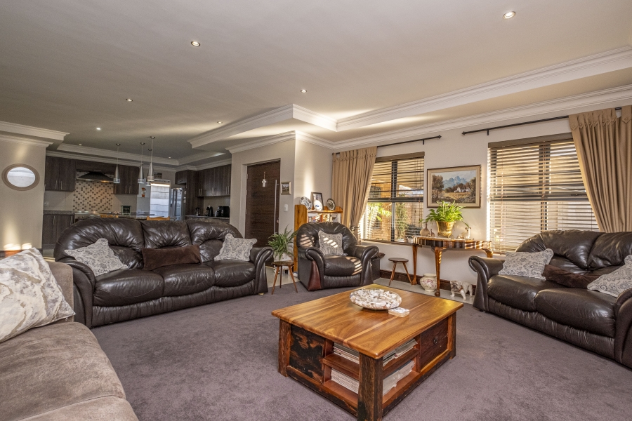 5 Bedroom Property for Sale in Sonkring Western Cape